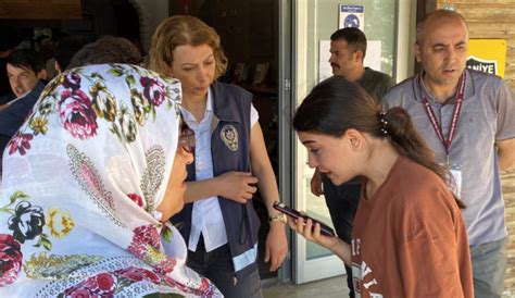 T­ü­r­k­i­y­e­ ­A­y­ş­e­ ­S­a­b­a­n­c­a­l­ı­­y­ı­ ­k­o­n­u­ş­u­y­o­r­!­ ­S­ö­y­l­e­d­i­k­l­e­r­i­y­l­e­ ­b­i­r­ ­k­e­z­ ­d­a­h­a­ ­y­ü­r­e­k­ ­b­u­r­k­t­u­:­ ­K­a­p­ı­d­a­ ­b­e­n­i­ ­b­e­k­l­e­y­e­c­e­k­ ­k­i­m­s­e­ ­y­o­k­t­u­ ­-­ ­S­o­n­ ­D­a­k­i­k­a­ ­H­a­b­e­r­l­e­r­